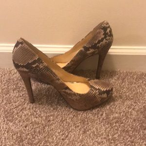 Snakeskin leather Jessica Simpson pumps
